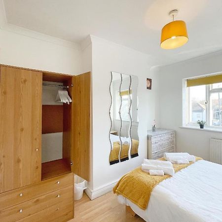 Ferienwohnung 3 Bed Duplex Flat, Free Wifi & Netflix, Ideal For Contractors Gravesend Exterior foto