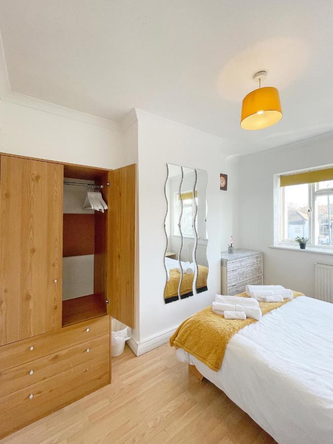 Ferienwohnung 3 Bed Duplex Flat, Free Wifi & Netflix, Ideal For Contractors Gravesend Exterior foto