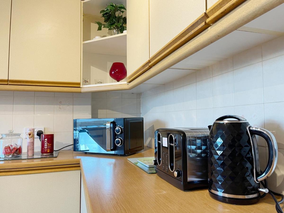 Ferienwohnung 3 Bed Duplex Flat, Free Wifi & Netflix, Ideal For Contractors Gravesend Exterior foto