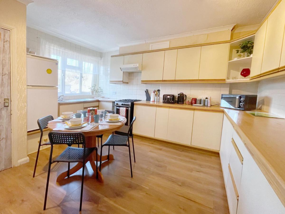 Ferienwohnung 3 Bed Duplex Flat, Free Wifi & Netflix, Ideal For Contractors Gravesend Exterior foto