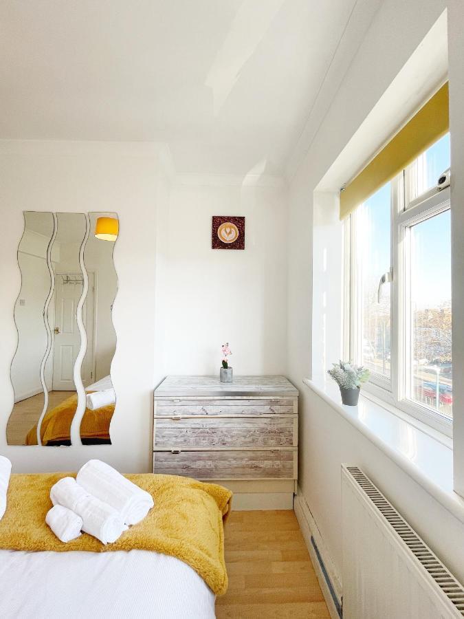 Ferienwohnung 3 Bed Duplex Flat, Free Wifi & Netflix, Ideal For Contractors Gravesend Exterior foto