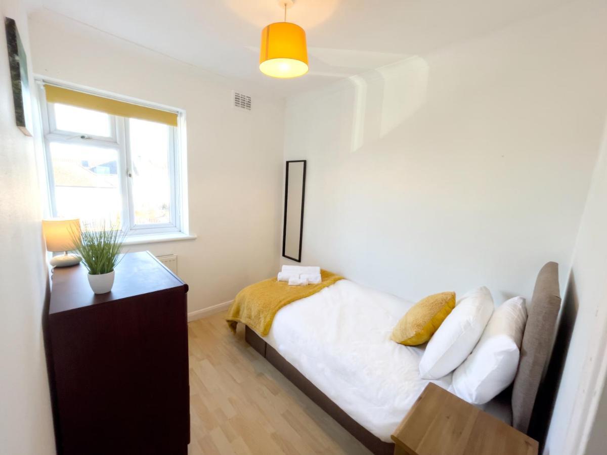 Ferienwohnung 3 Bed Duplex Flat, Free Wifi & Netflix, Ideal For Contractors Gravesend Exterior foto